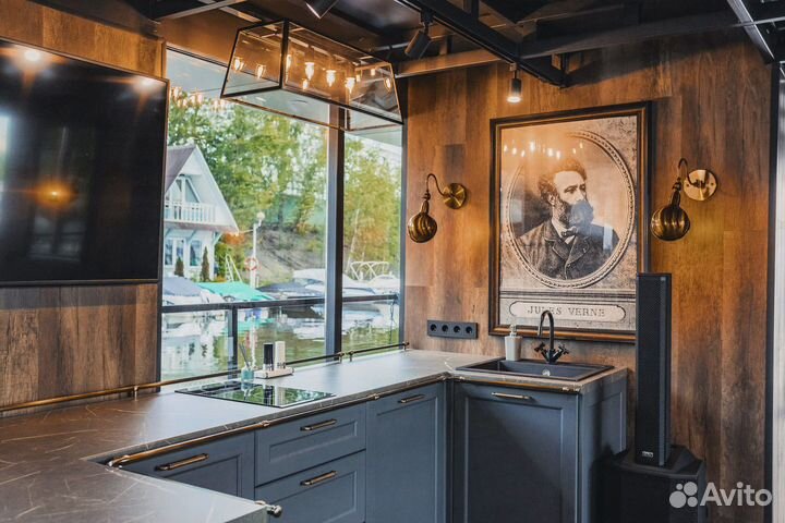 Речная прогулка по центру Москвы на хаусботе