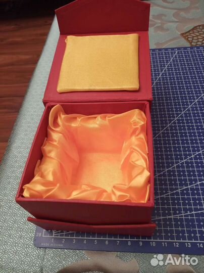 Подарочная коробка