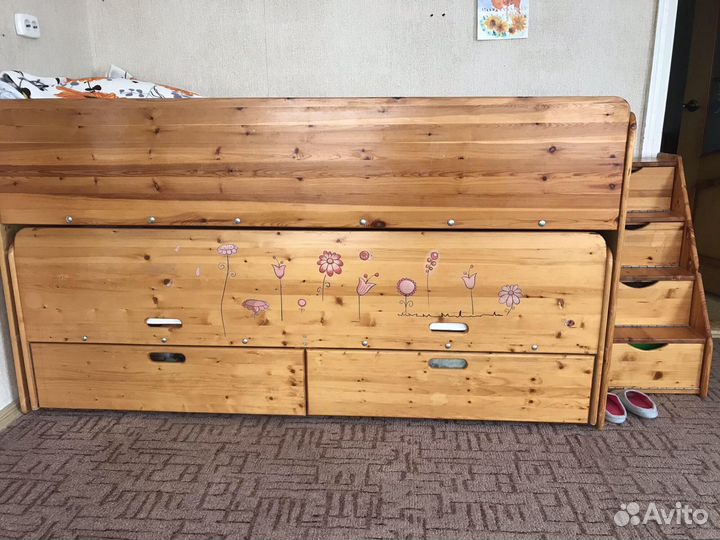 Кровать двухьярусная