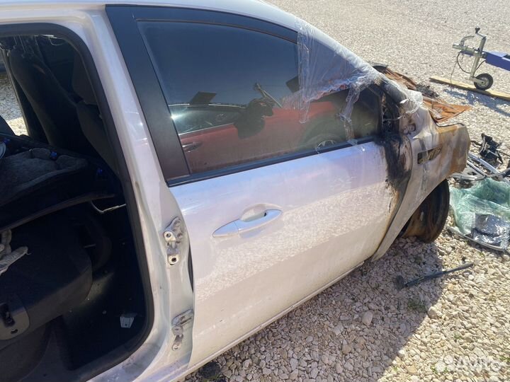 Дверь передняя правая Kia Rio 3 14 год