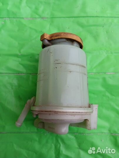 Бачок гур на Subaru Tribeca W10 WXF 2007-2013г