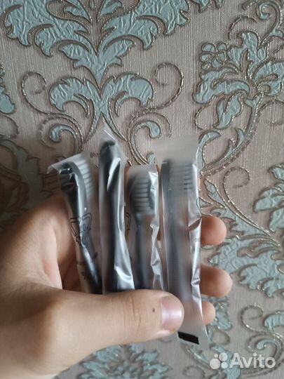 Электрическая зубная щетка