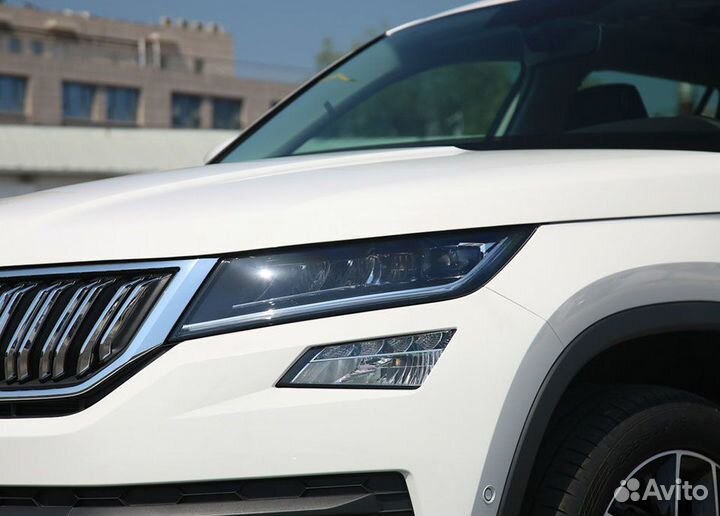 Стекло левой фары Skoda Kodiaq NS7 UP 2016-2022