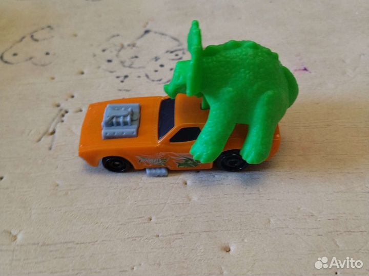 Машинка хотвилс из макдональдса с динозавром