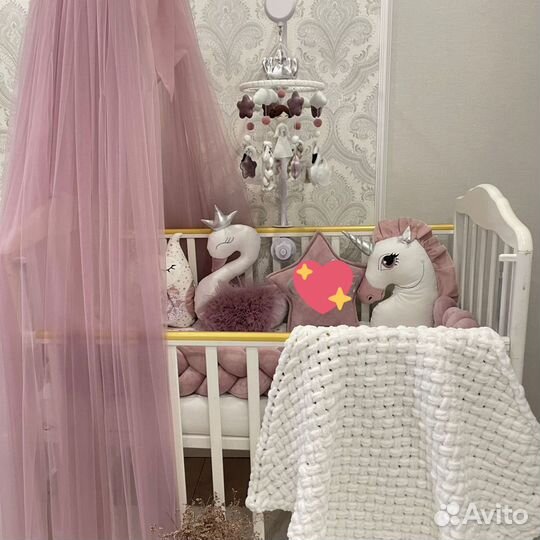 Набор в кроватку (балдахин, бортики, мобилка)