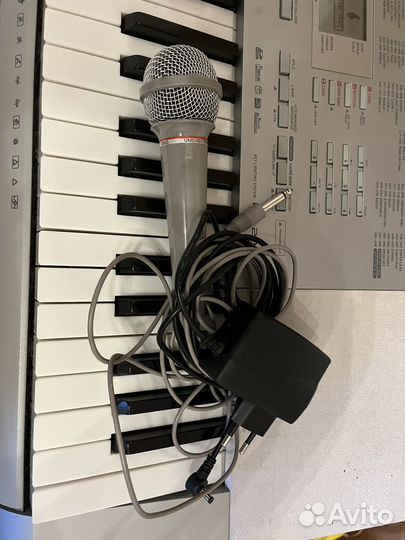 Стнтезатор Casio LK-280