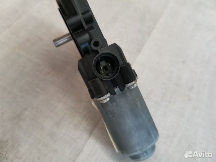 Моторчик стеклоподъемника передний правый Renault