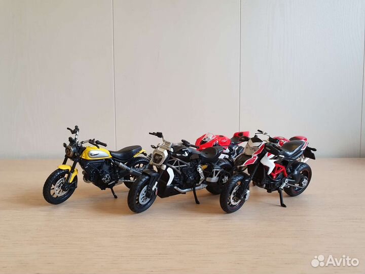 Модели Мотоциклов Ducatti Серия shell 1/18