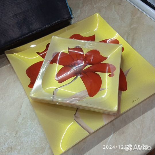 Блюдо и порционные тарелки