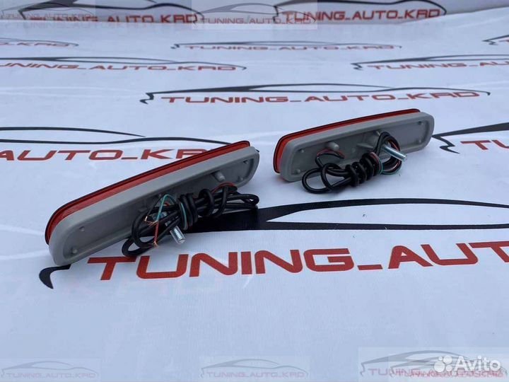 Катафоты в задний бампер Toyota LC 100 Q1335