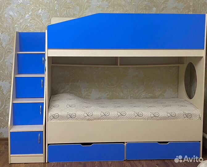 Двухъярусная кровать