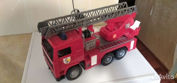 Bruder Пожарная машина volvo