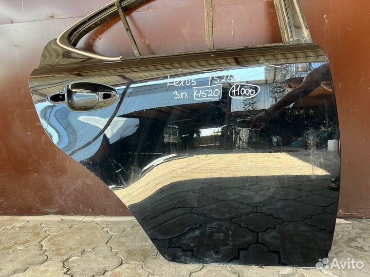 Задняя правая дверь Lexus is250 оригинал 4520