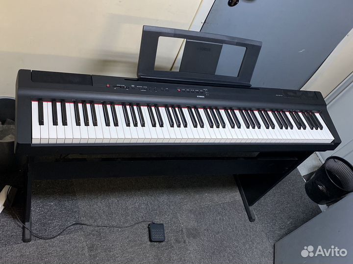 Цифровое пианино yamaha p125 + стойка и стул