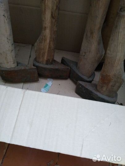 Четыре колуна неиспользованных и два колунища