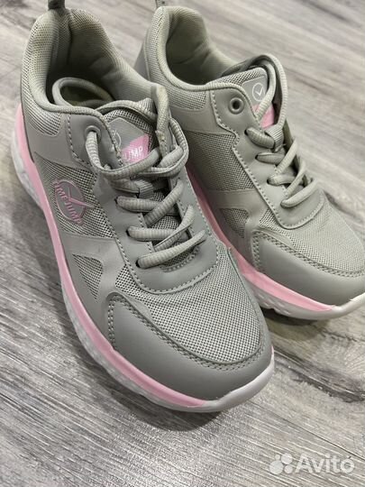 Кроссовки для девочки