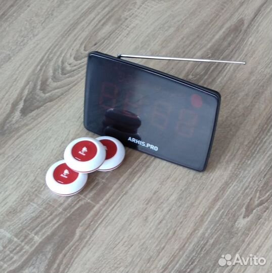 Кнпока вызова персонала и табло отображения вызова