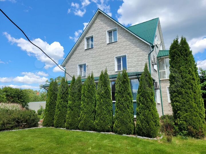 Коттедж 290 м² на участке 12 сот.