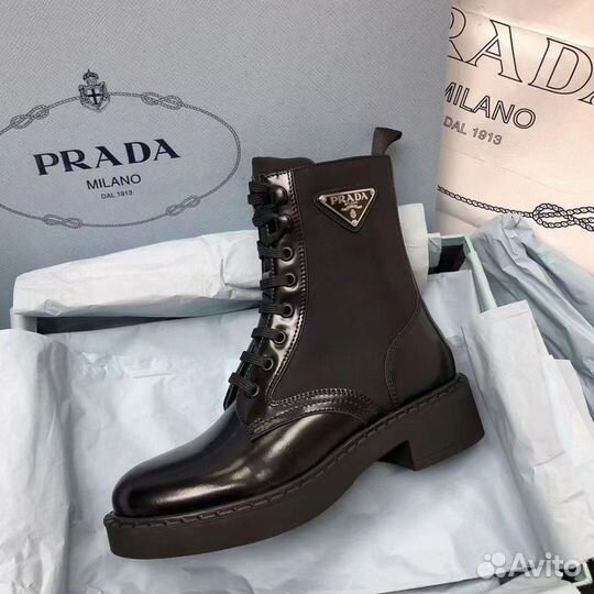 Ботинки Prada в коробке