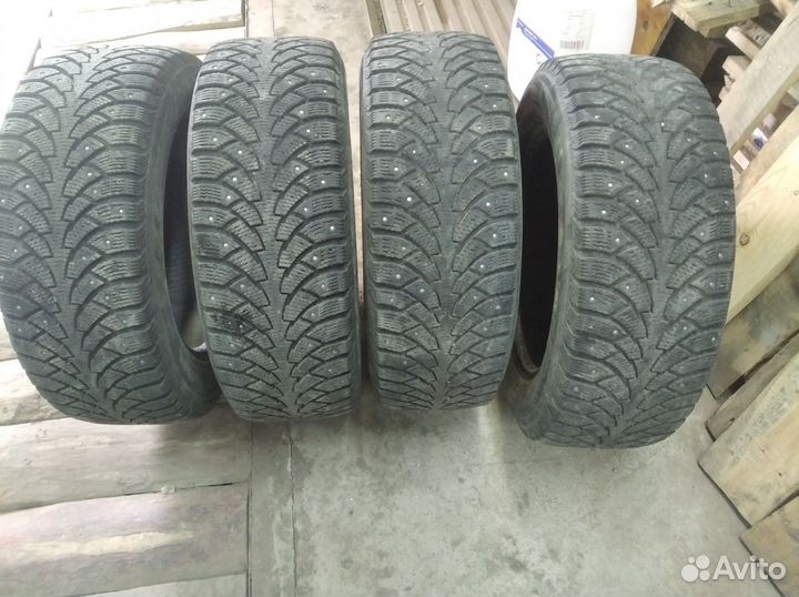 Nokian Tyres Hakkapeliitta 4 215/60 R16