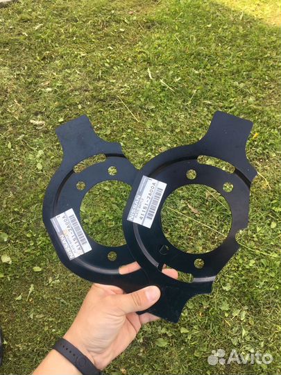 Пыльники передних тормозных дисков Murano Z51