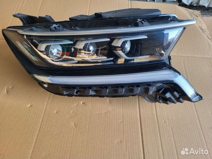 Kia sorento 20 MQ фара правая