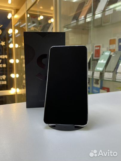 Samsung Galaxy S22, 8/256 ГБ