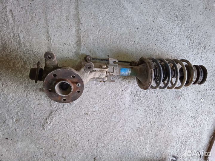 Стойка передняя левая в сборе Mercedes W638 Vito