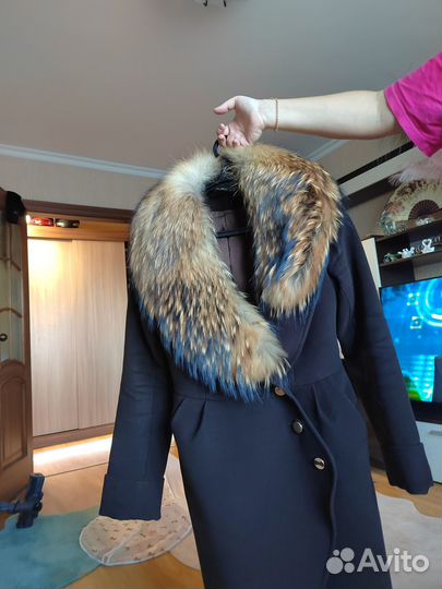 Пальто с натуральным мехом енота 48