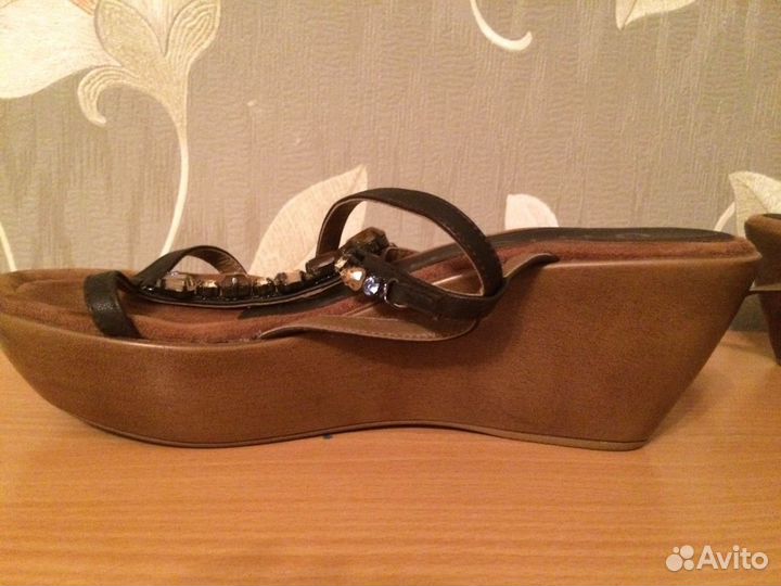 Кожаные босоножки