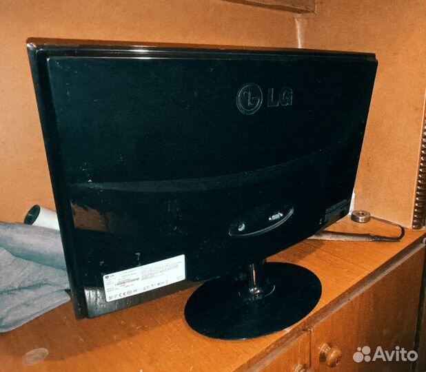 Монитор LG 22