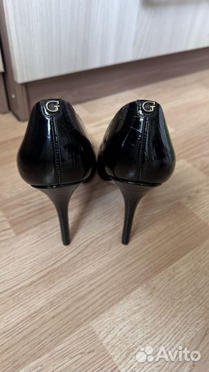 Туфли guess лаковые