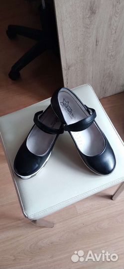Кожаные туфли на девочку, почти новые