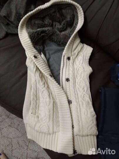 Жилет вязаный