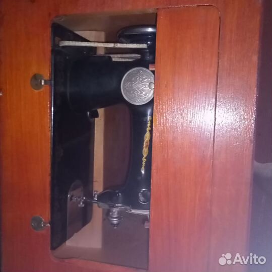 Продаю машинку швейную