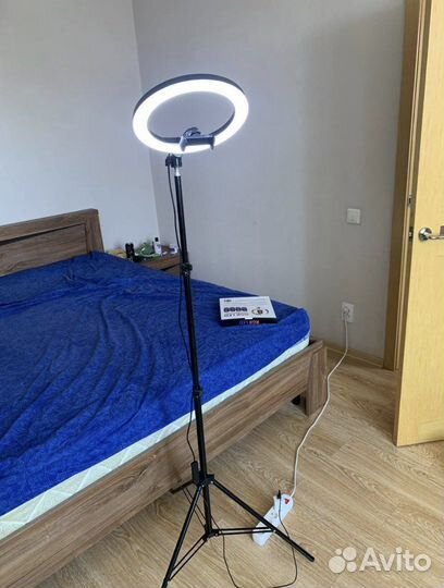 Кольцевая лампа 26 см со штативом