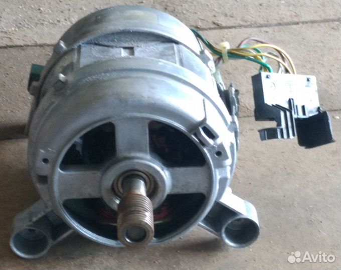 Двигатель от стиральной машины Electrolux