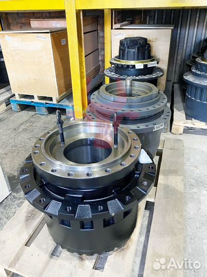 Редуктор хода Hitachi ZX520LCH-3 9251680