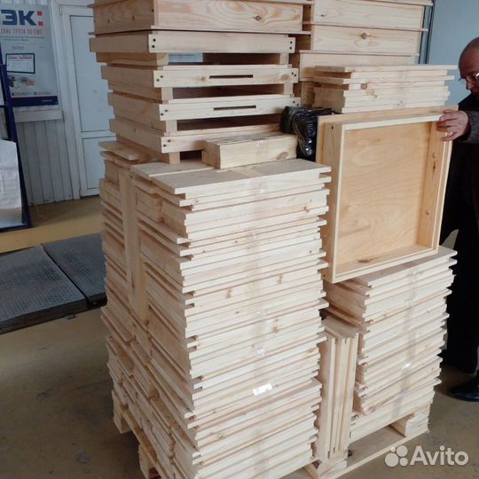 Ульи из дерева в заготовках для последующей сборки