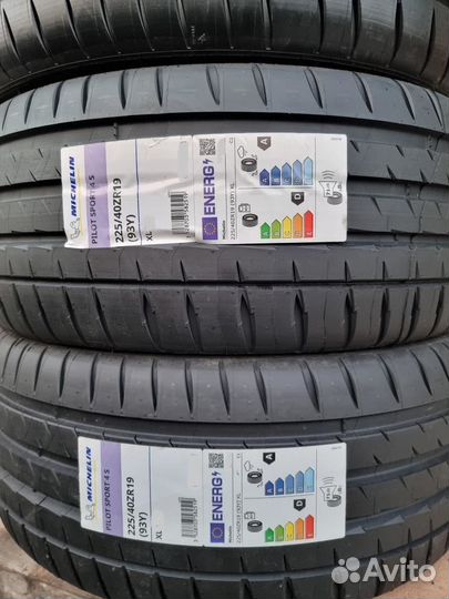 Michelin Pilot Sport 4 S 225/40 R19 и 255/35 R19 96Y