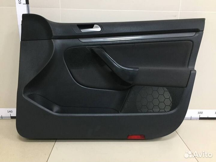 Обшивка двери передней правой Volkswagen Jetta 1K