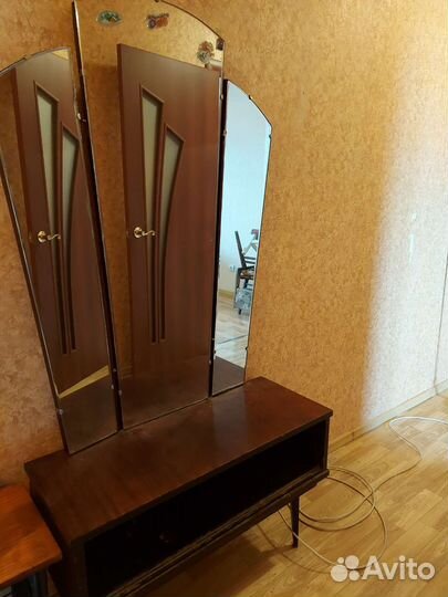 Тумба с зеркалом