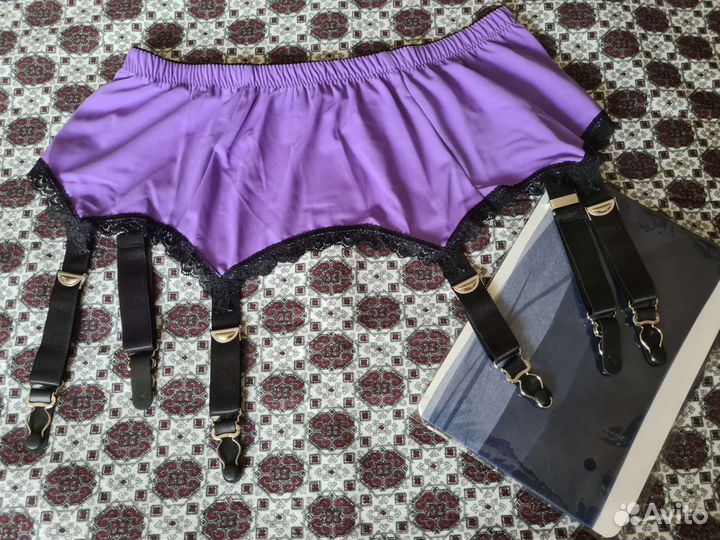 Пояс для чулок с чулками 