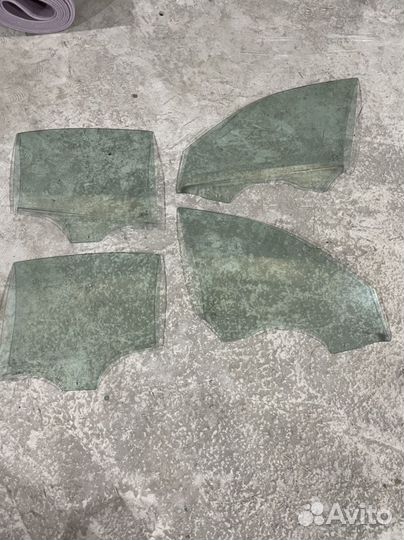 Стекло двери заднее левое bmw f30