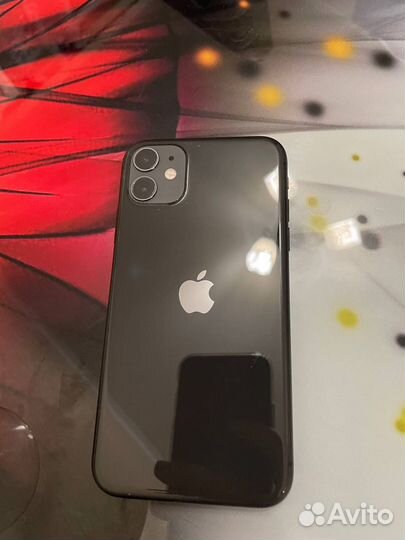 Телефон iPhone 11