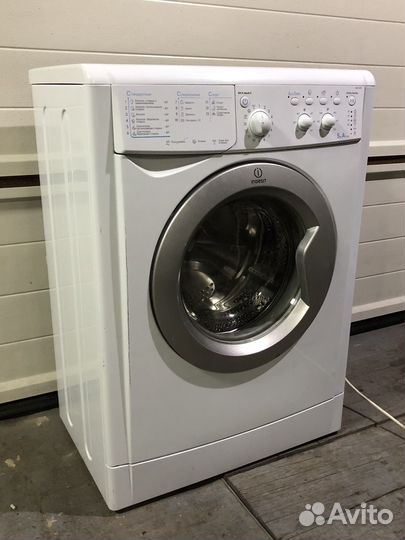 Продам стиральную машинку Indesit на 5 кг