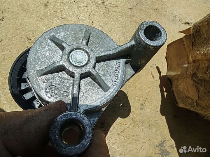 Натяжитель приводного ремня Chevrolet Tahoe