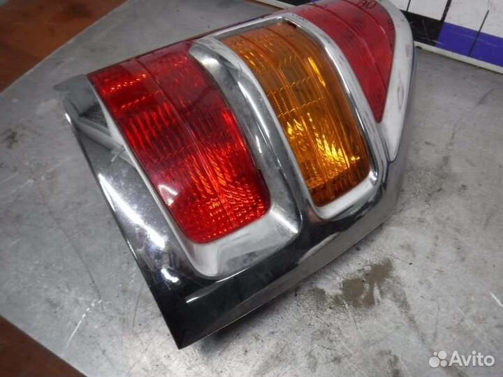 Фонарь задний правый Mitsubishi Pajero 3 6G74 2001