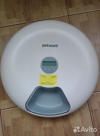 Автоматическая кормушка для кошек и собак