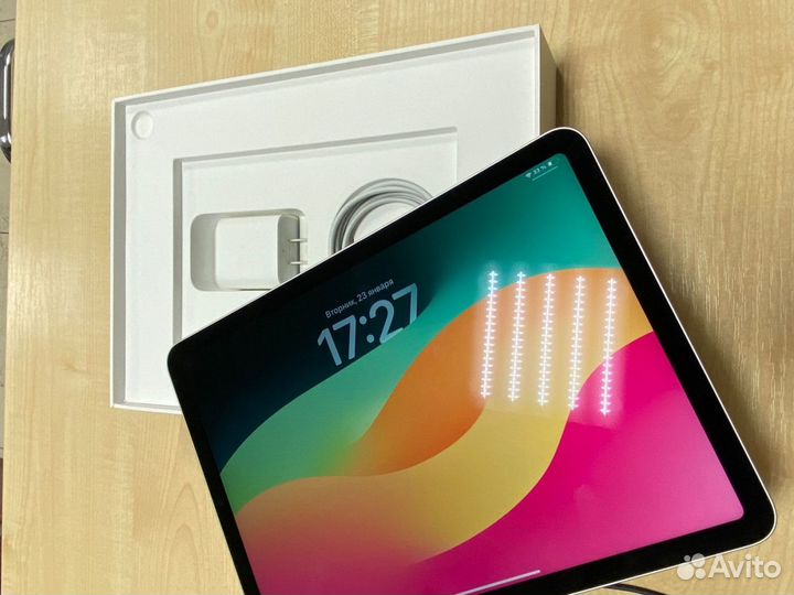 Планшет Apple iPad Air (2022) WiFi 64Gb Starlight